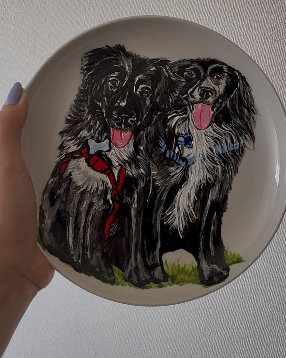 Plato de porcelana pintado con 2 mascotas